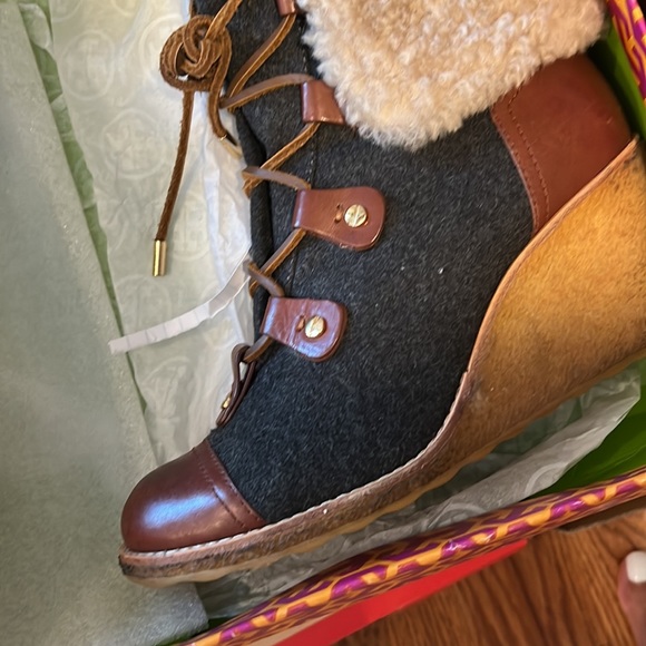 Tory Burch Marley 75mm wedge veg leather/shearling boot - Picture 3 of 4